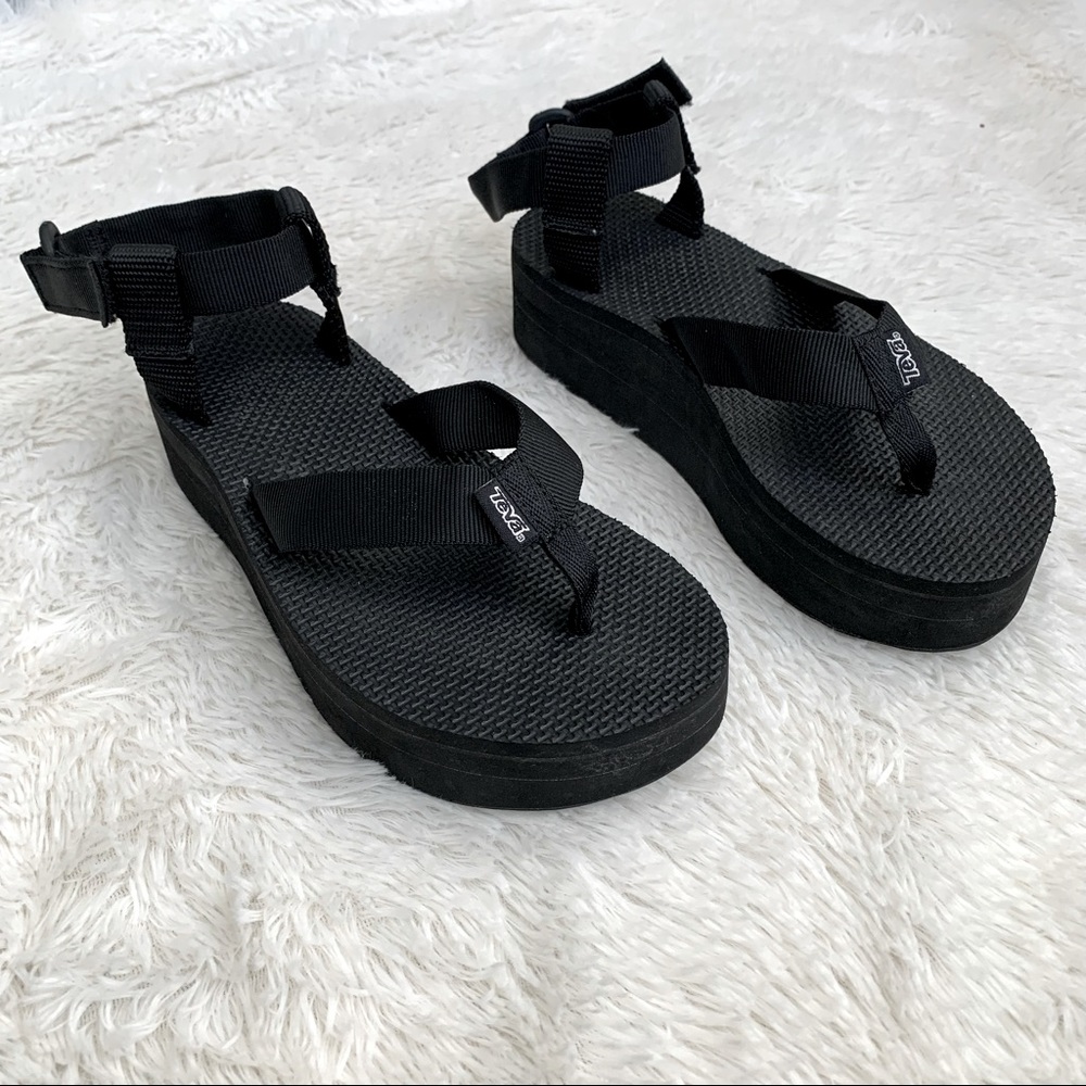 Women’s Teva Flatform Platform Black Thong Sandals Size 6